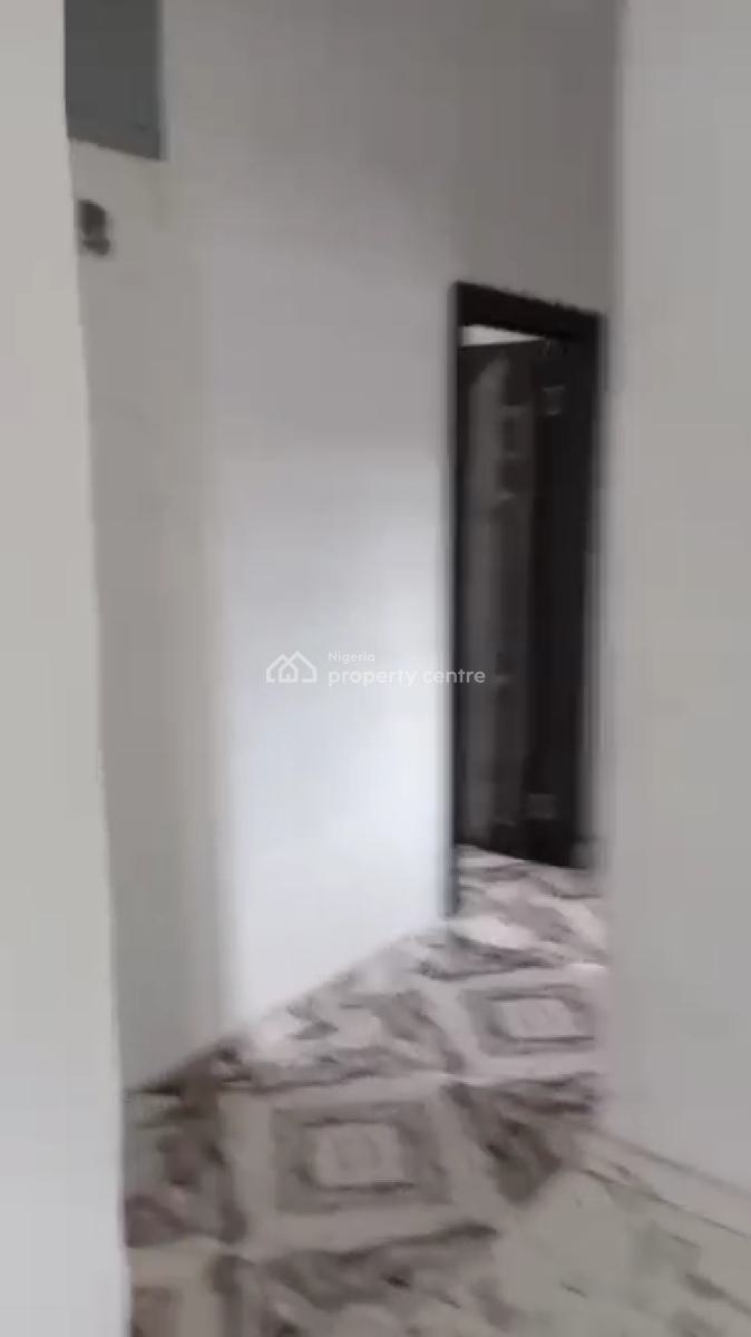 Lovely Three Bedroom Flat, Adekunle, Yaba, Lagos, Flat / Apartment for Rent