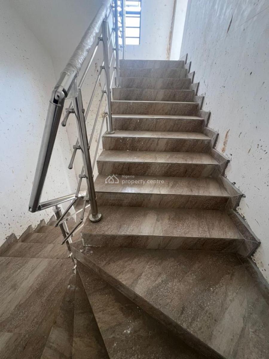 Eyes Catchy 3 Bedroom Apartment in a Serene Environment, Alagomeji, Yaba, Lagos, Flat / Apartment for Sale