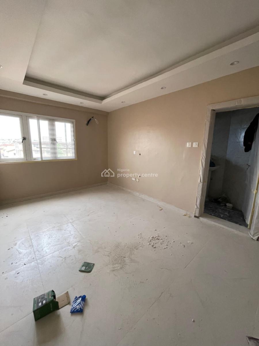 Eyes Catchy 3 Bedroom Apartment in a Good Environment, Yaba, Lagos, Flat / Apartment for Sale