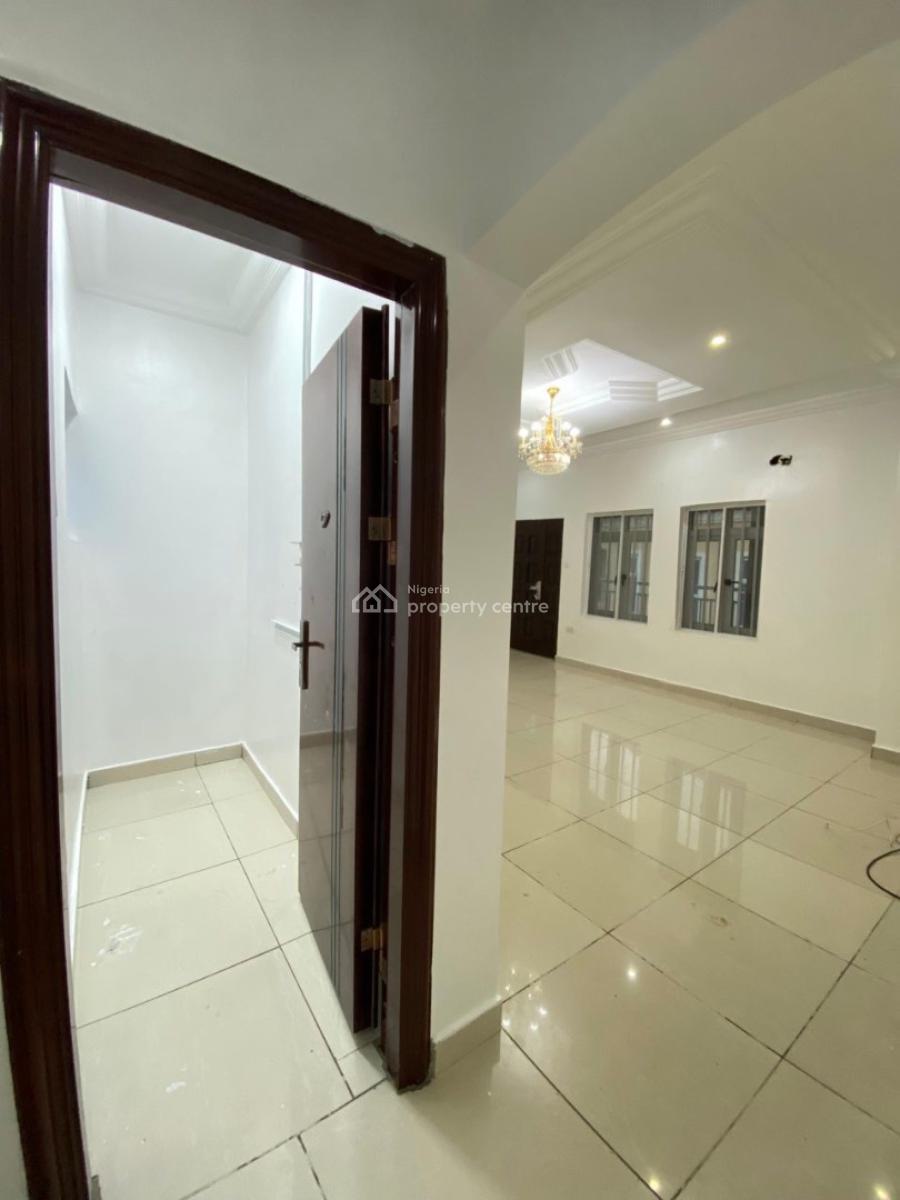 Well Maintained Three Bedroom Apartment, Chevron, Lekki Phase 2, Lekki, Lagos, Flat / Apartment for Rent