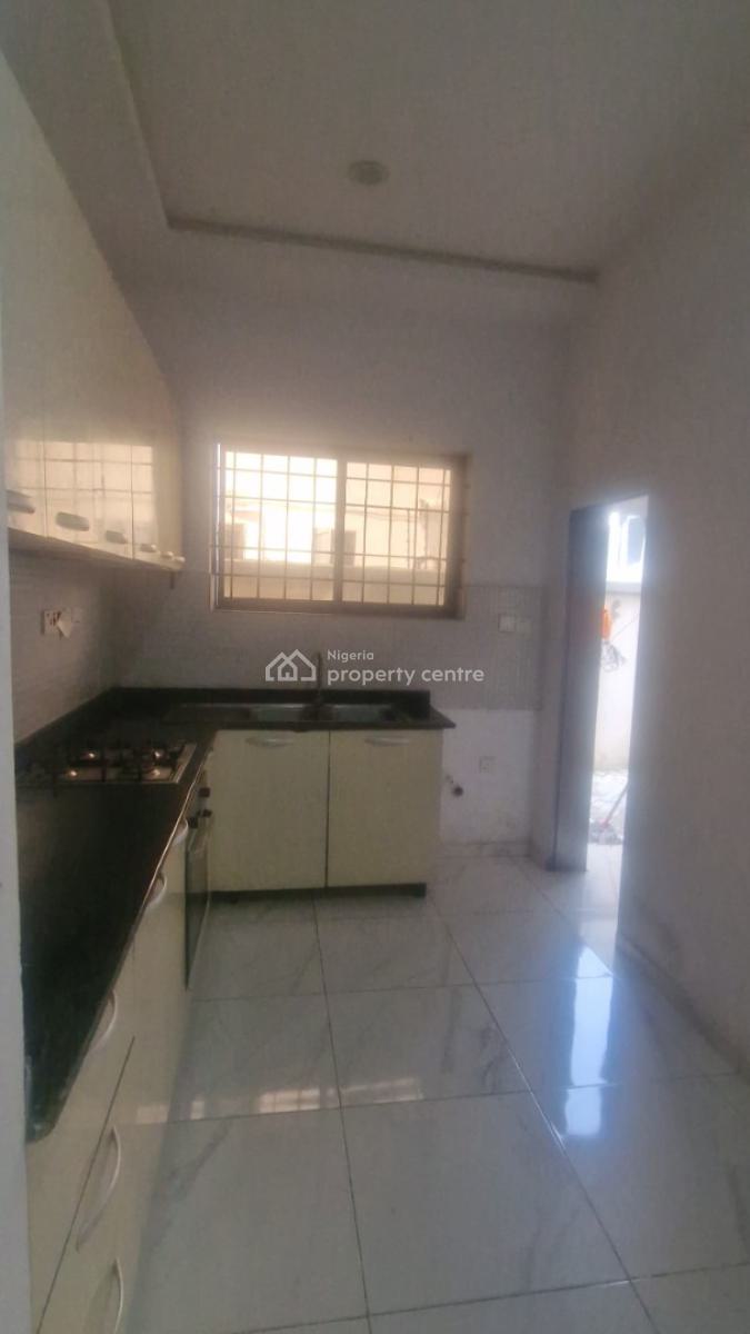 Two Bedroom Flat, Lekki Phase 1, Lekki, Lagos, Flat / Apartment for Rent