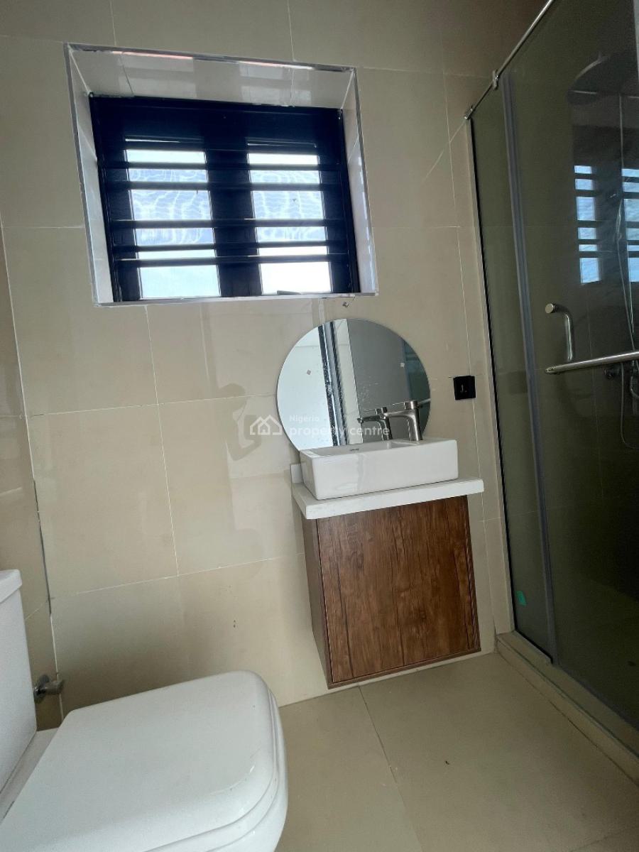 Exclusively Built 3 Bedroom Apartment with Pool & Gym, Lekki Phase 1, Lekki, Lagos, Flat / Apartment for Sale