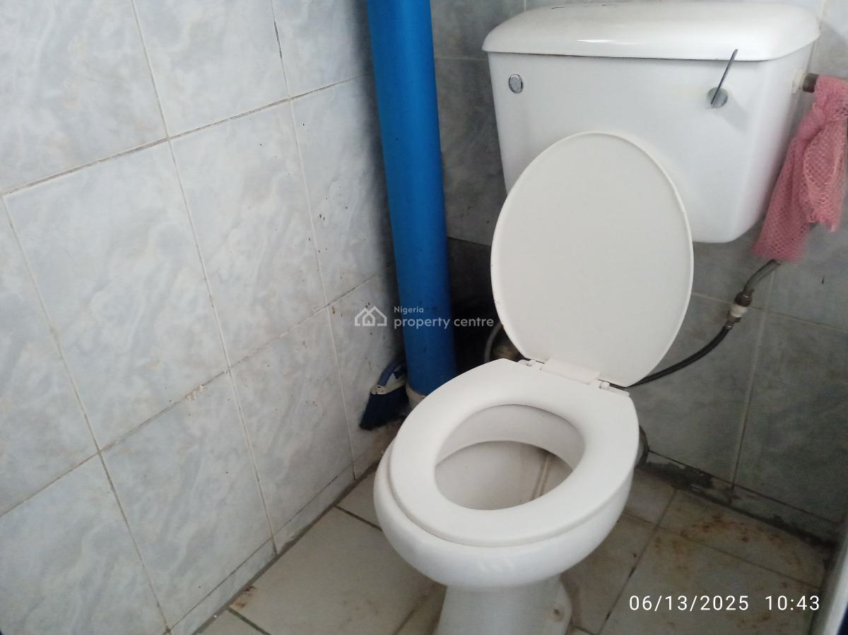 Strategically Located Shop, Major Road, Wuse 2, Abuja, Shop for Rent