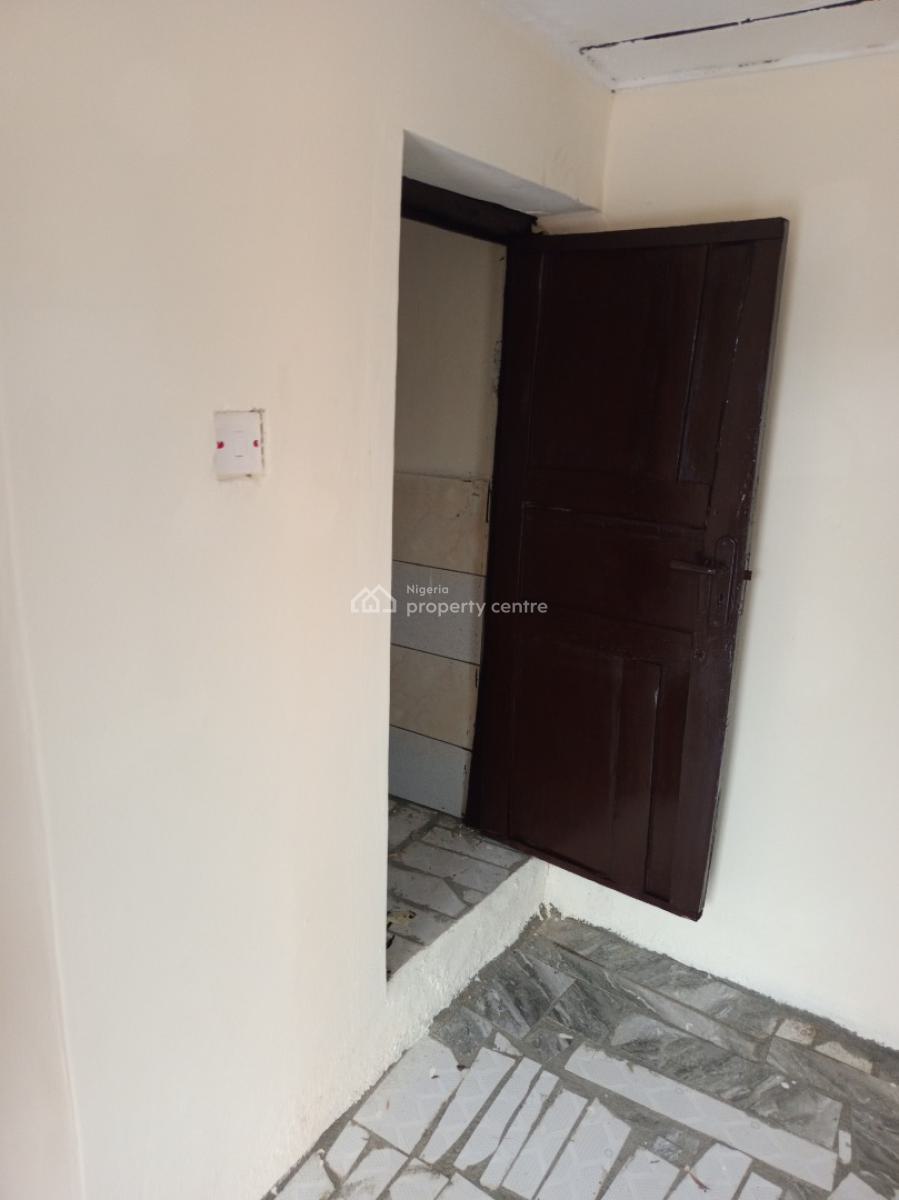 Clean Shop with Toilet Inside, Mobil Road, Ilaje, Ajah, Lagos, Flat / Apartment for Rent