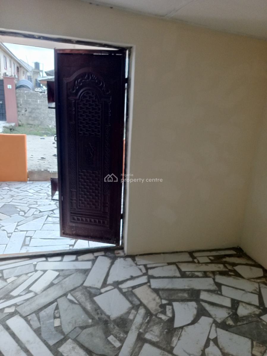 Clean Shop with Toilet Inside, Mobil Road, Ilaje, Ajah, Lagos, Flat / Apartment for Rent