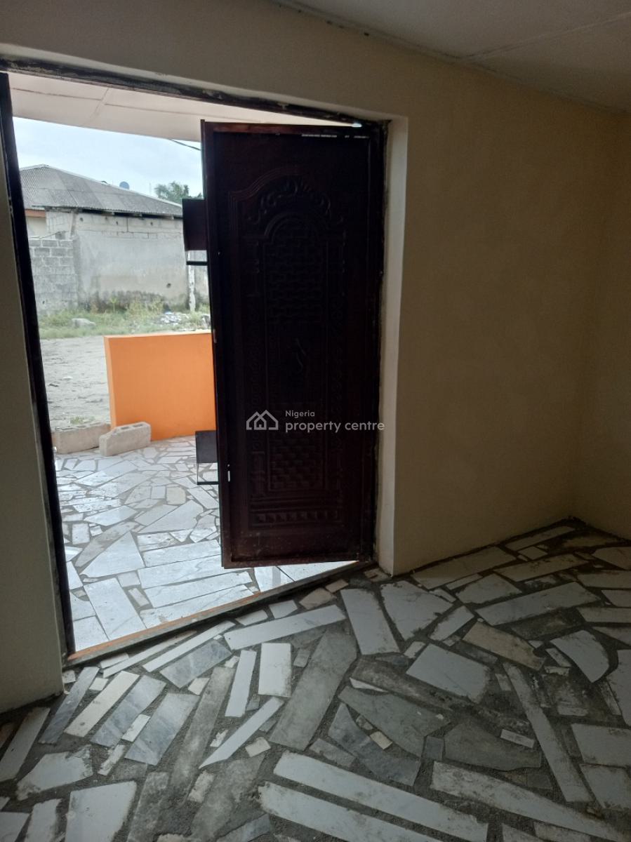 Clean Shop with Toilet Inside, Mobil Road, Ilaje, Ajah, Lagos, Flat / Apartment for Rent