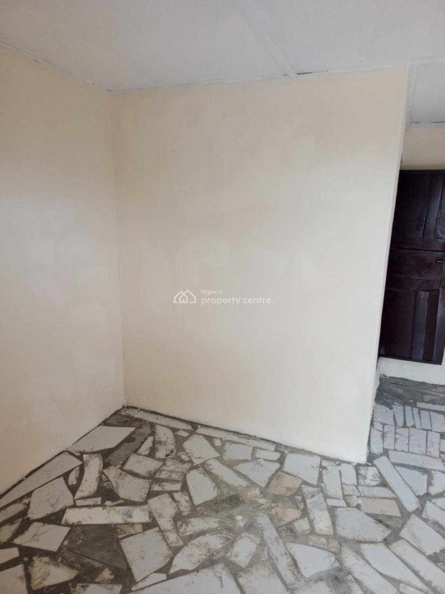 Clean Shop with Toilet Inside, Mobil Road, Ilaje, Ajah, Lagos, Flat / Apartment for Rent