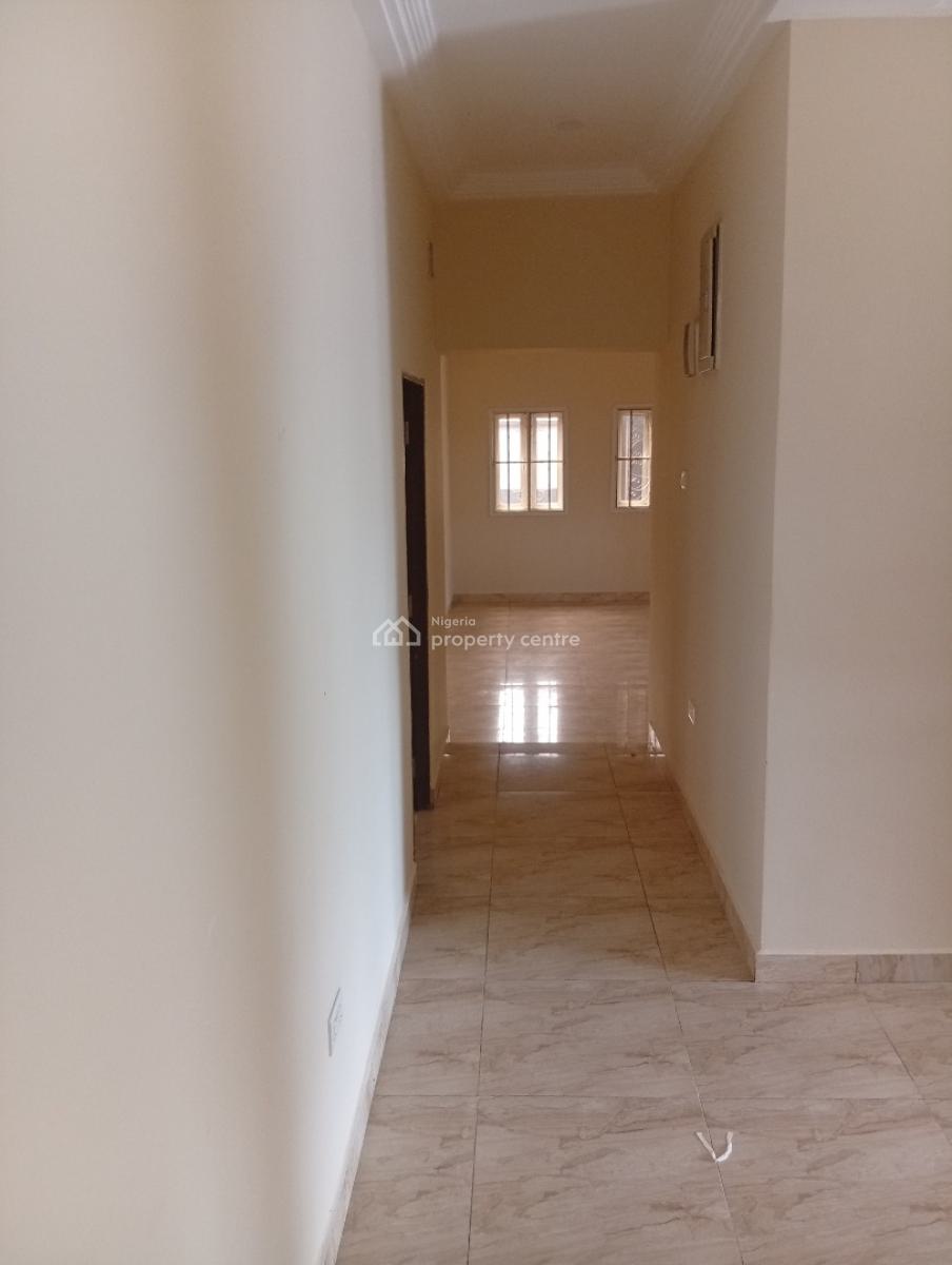 Clean 3bedroom Flat in Jahi Gilmore Tarred Road, Gilmore, Jahi, Abuja, Flat / Apartment for Rent
