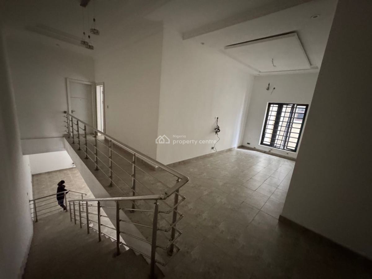 a Very Spacious 5 Bedroom Semi Detached House, Jakunde Lekki Lagos, Lekki Phase 2, Lekki, Lagos, Semi-detached Duplex for Rent