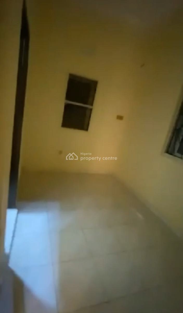 Relatively New 2 Bedroom Flat with Prepaid Meter and Kitchen Cabinet, Yaba, Lagos, Flat / Apartment for Rent