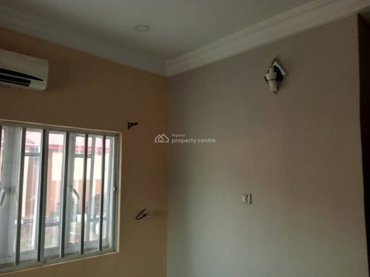 Distressed 8 Bedroom Detached Bungalow, Ibadan, Oyo, Block of Flats for Sale