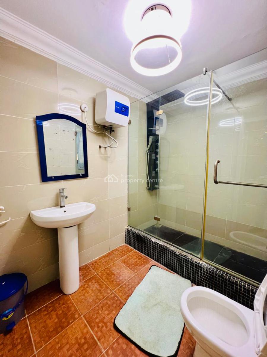 Well Maintained Spacious 4bedroom Apartment with a Bq, in a Secured Serviced Estate, Lekki Phase 1, Lekki, Lagos, Flat / Apartment for Rent