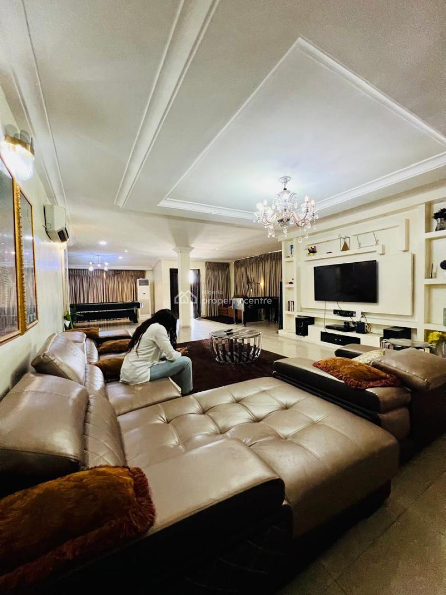 Well Maintained Spacious 4bedroom Apartment with a Bq, in a Secured Serviced Estate, Lekki Phase 1, Lekki, Lagos, Flat / Apartment for Rent