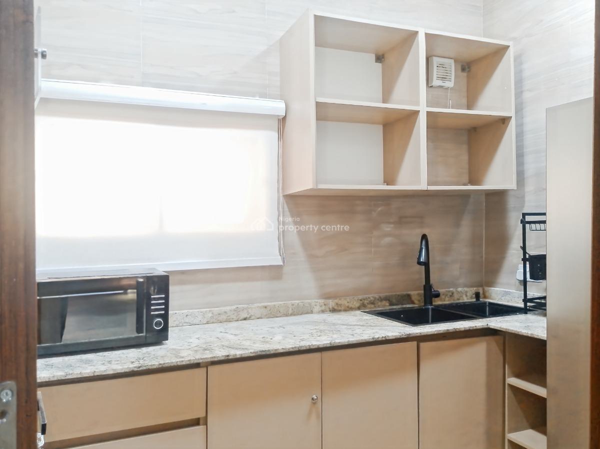 Private Office Space for 5 Persons in Regus Murjanatu House, 1 Zambezi Crescent Off Aguyi Ironsi Street, Murjanatu House, Maitama District, Abuja, Office Space for Rent