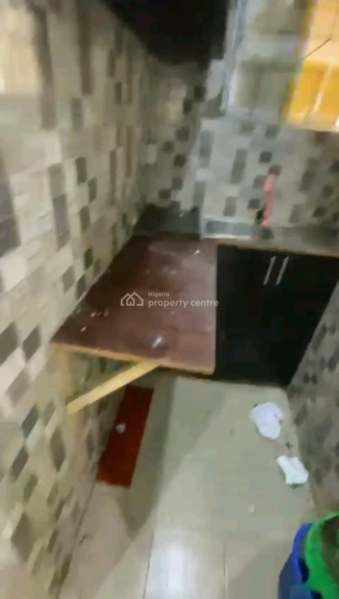 a Decent and Standard Self Contain, Groundfloor, Abule Ijesha, Yaba, Lagos, Self Contain (single Rooms) for Rent