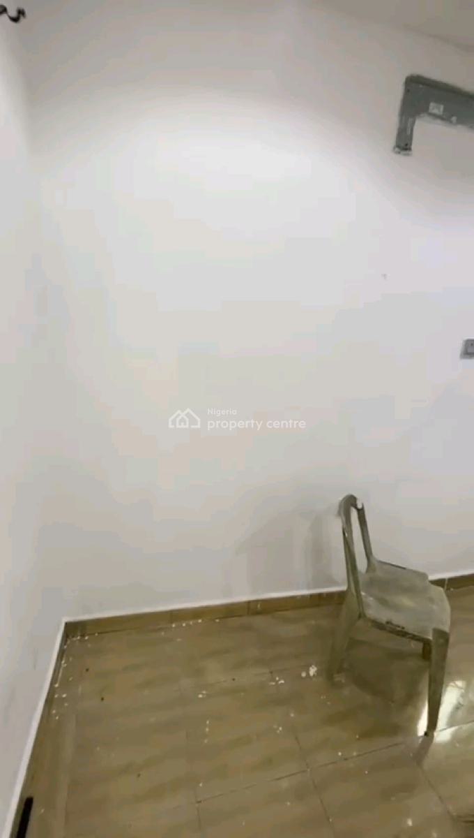 a Decent and Standard Self Contain, Groundfloor, Abule Ijesha, Yaba, Lagos, Self Contain (single Rooms) for Rent