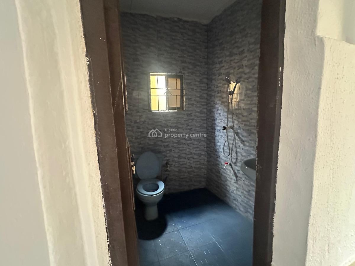 2 Bedrooms Flat, Off International Airport Road, Ajao Estate, Isolo, Lagos, Flat / Apartment for Rent