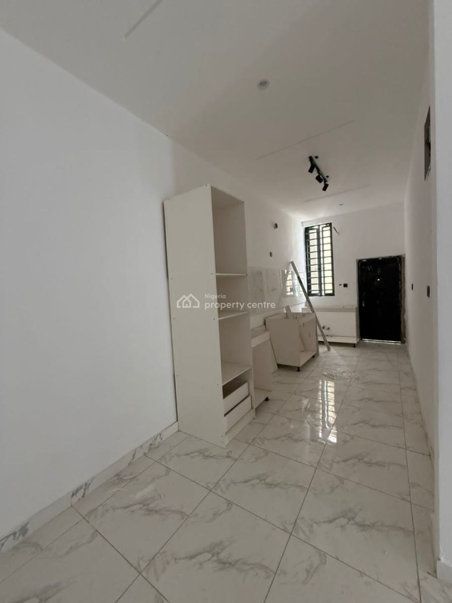 Fantastic 2 Bedroom Apartment with Swimming Pool and Gym, Ologolo, Lekki, Lagos, Flat / Apartment for Sale