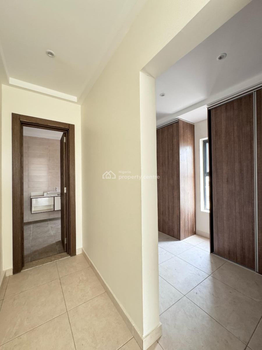 Spacious & Luxurious 4 Bedrooms Maisonette, Banana Island, Ikoyi, Lagos, Block of Flats for Sale