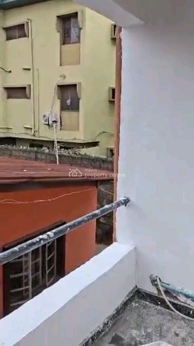 Lovely and Spacious Mini Flat Upstairs with 2toilet and Bathroom., Bickersthet Estate Off Iwaya Road, Onike, Yaba, Lagos, Mini Flat (room and Parlour) for Rent