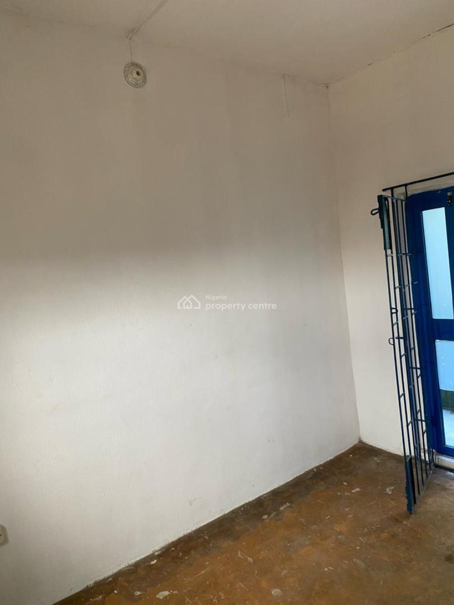 Shop Space in a Plaza (1st Floor), Omole - Ogba Road, Omole Phase 1, Ikeja, Lagos, Shop for Rent