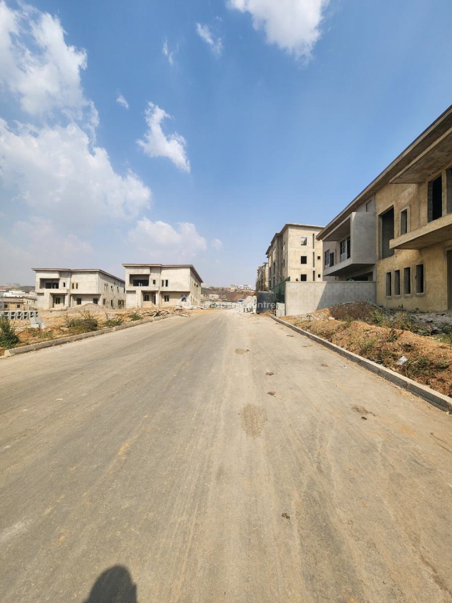 Spacious 3 Bedrooms Terraced Duplex, Army Estate (by Admiralty Estate), Asokoro District, Abuja, Terraced Duplex for Sale