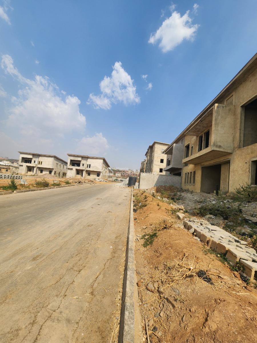 Spacious 3 Bedrooms Terraced Duplex, Army Estate (by Admiralty Estate), Asokoro District, Abuja, Terraced Duplex for Sale
