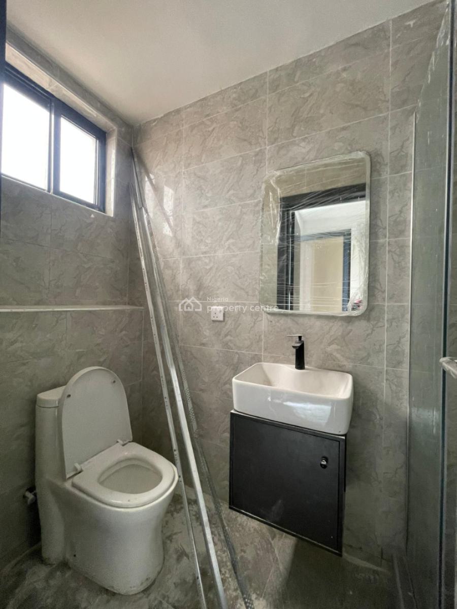 Beautiful 2 Bedroom Apartment with Pool, Gym & Elevator, Lekki Phase 1, Lekki, Lagos, Flat / Apartment for Sale