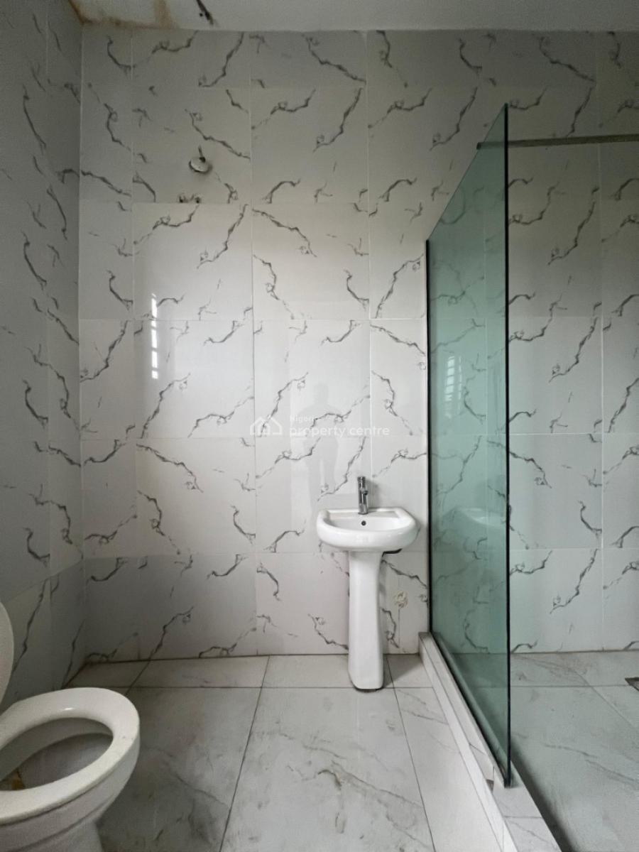 Distress 4 Bedrooms Terraced Duplex, Vgc, Lekki, Lagos, Terraced Duplex for Sale