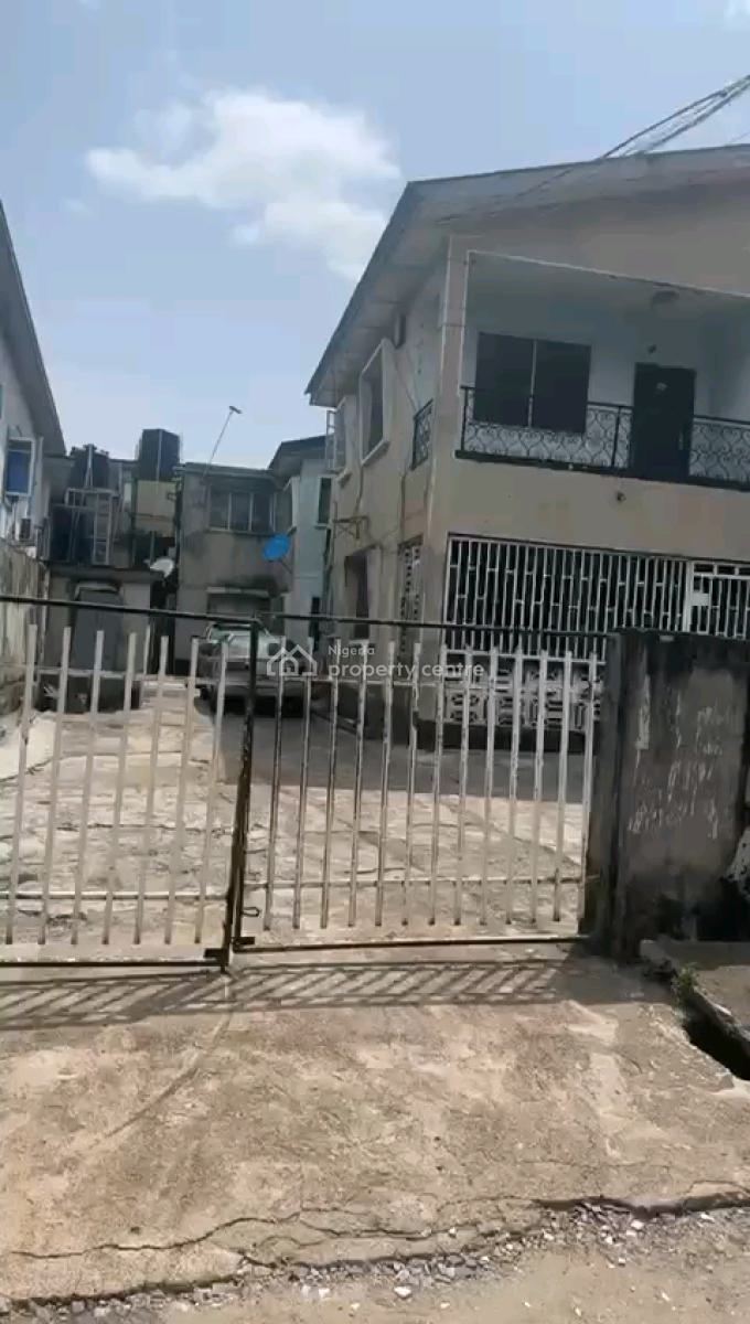 Block of 4 Flat 2 Unit 3 Bedroom and 2 Units 2 Bedroom Sitting on a 800sqm, Biraimoh Street, Obanikoro, Shomolu, Lagos, Block of Flats for Sale