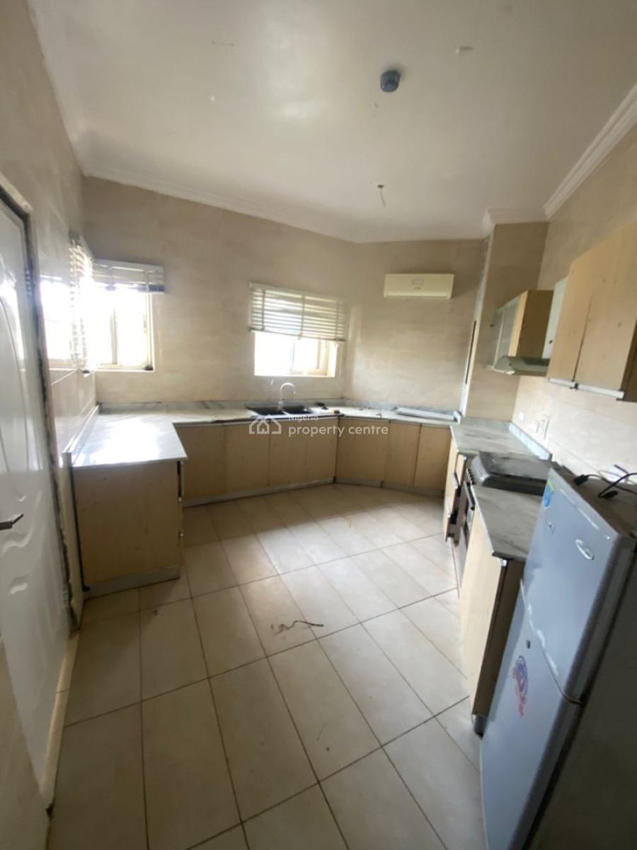 Fully Serviced and Spacious 3 Bedroom Apartment, Pinnock Beach Estate, Osapa, Lekki, Lagos, Flat / Apartment for Rent