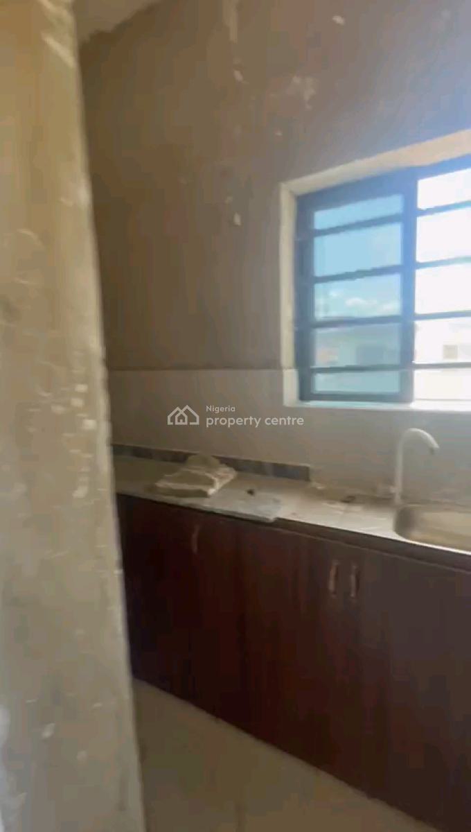 Standard Self Available, Shomolu, Lagos, Self Contain (single Rooms) for Rent