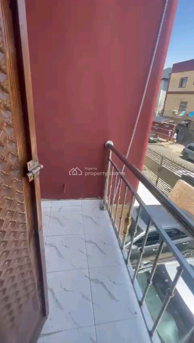 Standard Self Available, Shomolu, Lagos, Self Contain (single Rooms) for Rent