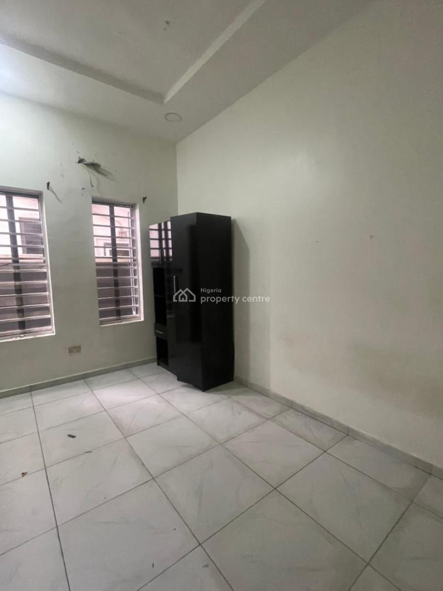 Spacious Room Downstairs in a Shared Apartment, Emcel Garden, Orchid Road, Eleganza Bustop, Lekki, Lagos, Flat / Apartment for Rent
