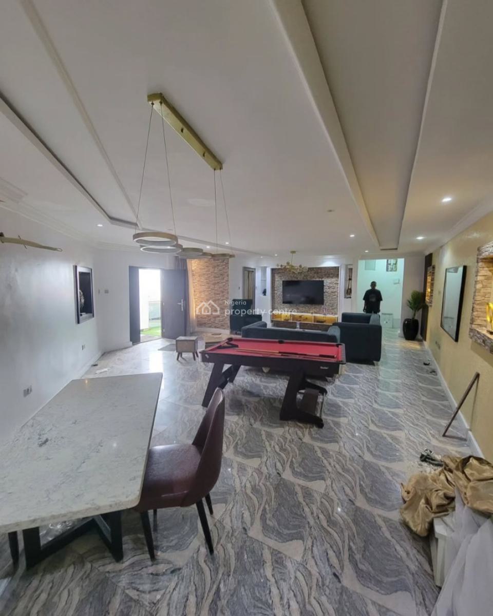 Unfurnished Or Furnished 3 Bedroom En-suite Serviced Flat, Lekki Phase 1, Lekki, Lagos, Flat / Apartment for Rent