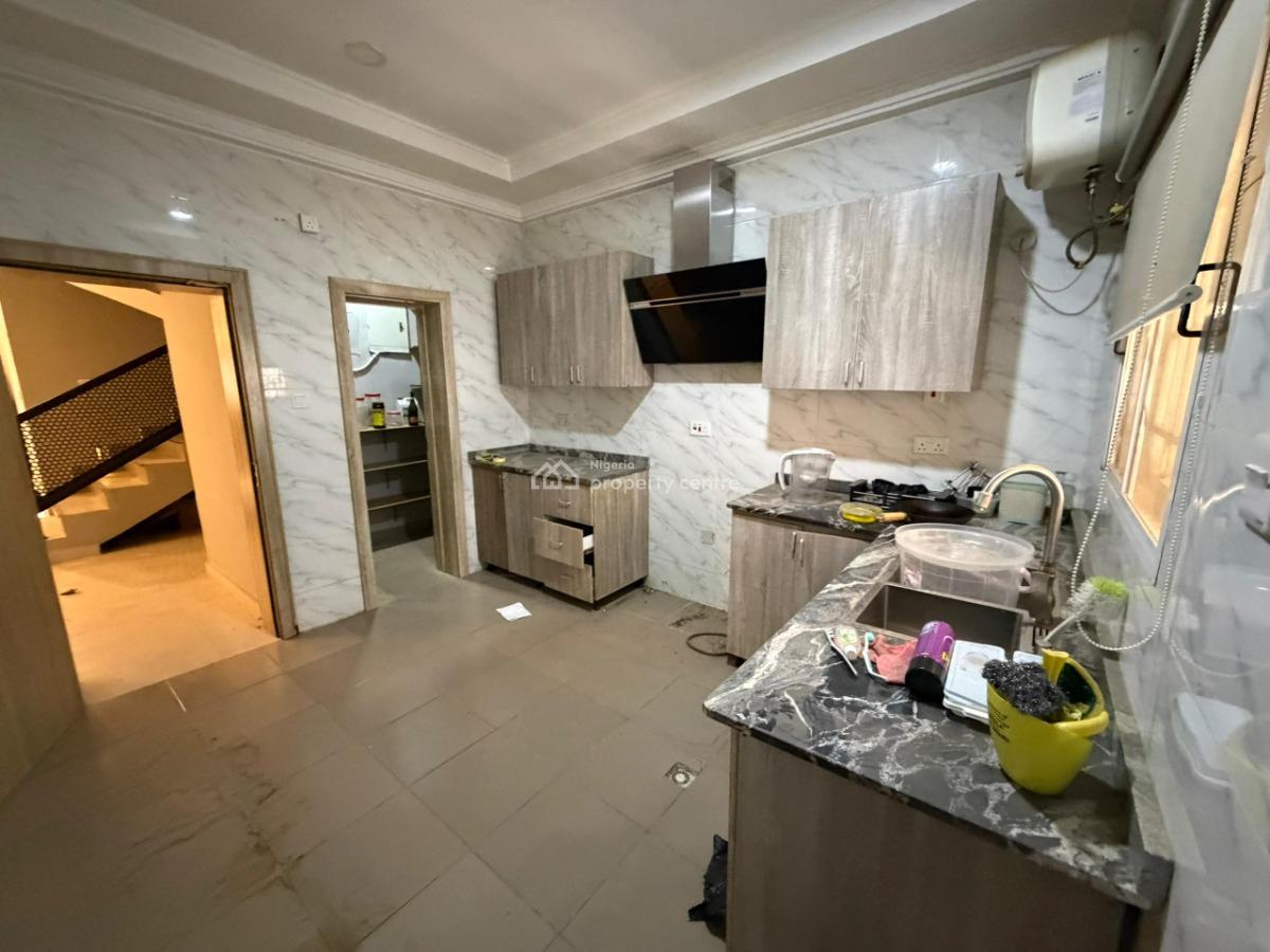 Distress, Distress, Well Finished 4 Bedroom Terrace Duplex with a Bq, Guzape District, Abuja, House for Sale