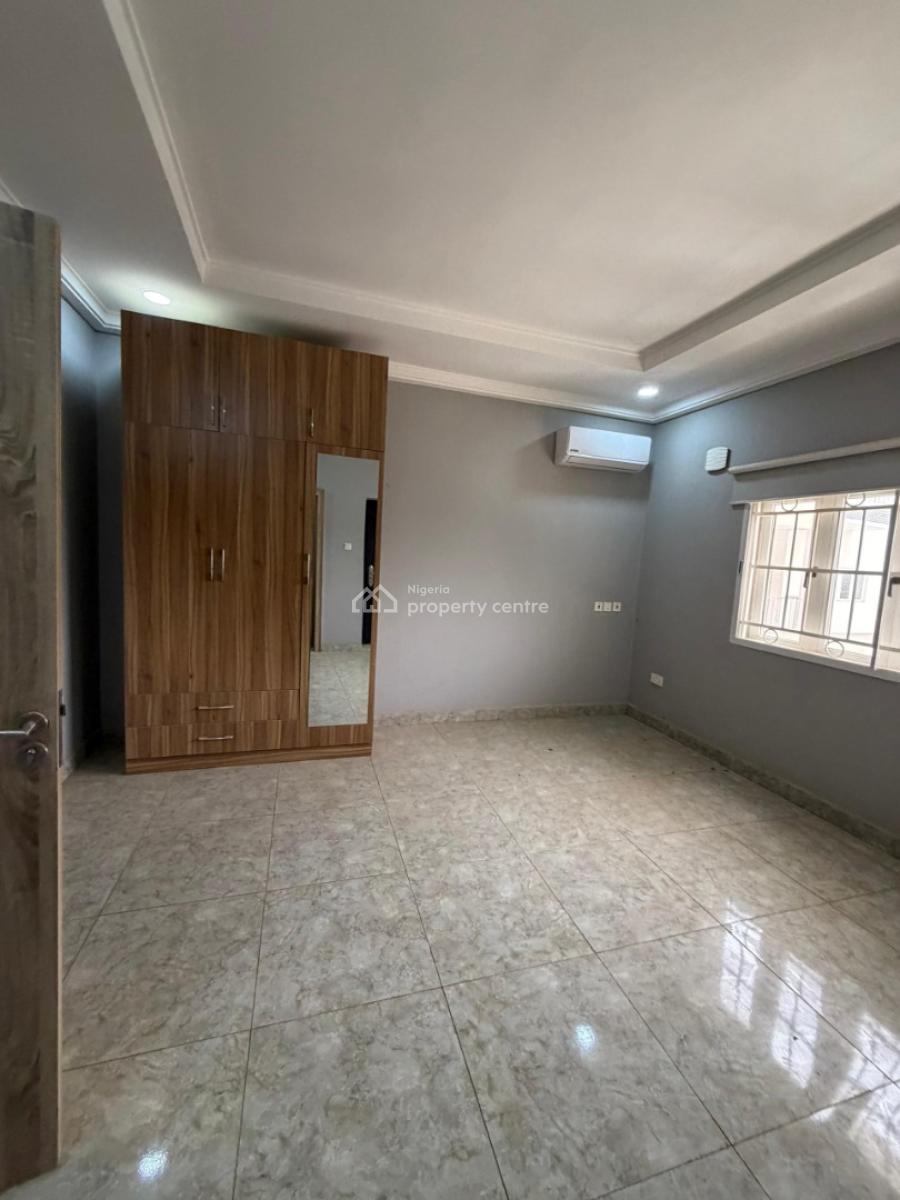 Distress, Distress, Well Finished 4 Bedroom Terrace Duplex with a Bq, Guzape District, Abuja, House for Sale