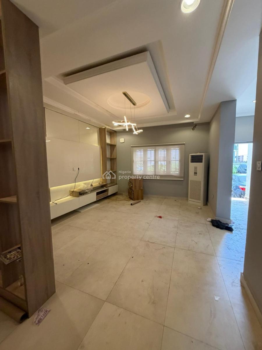 Distress, Distress, Well Finished 4 Bedroom Terrace Duplex with a Bq, Guzape District, Abuja, House for Sale