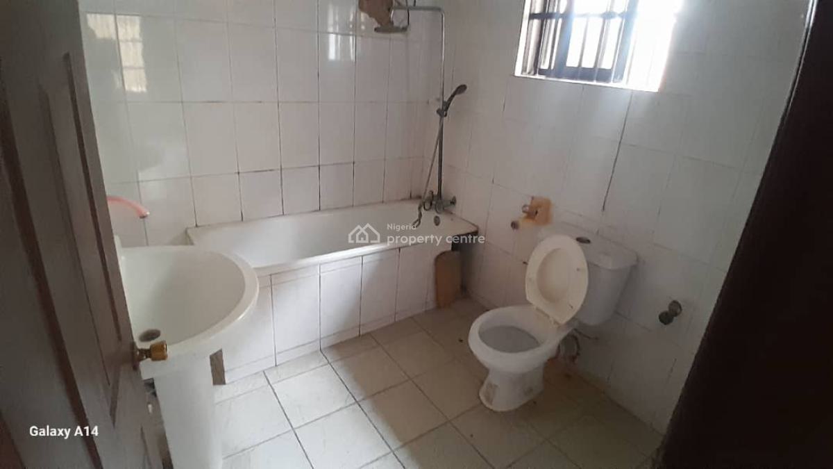Spacious 4-bedroom Semi-detached House with 2 Self-contained Bq., Lekki Phase 1, Lekki, Lagos, House for Rent
