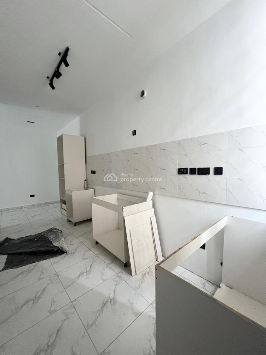 Luxurious  2 Bedrooms Apartments with Swimming Pool & Gym, Ologolo, Lekki, Lagos, Flat / Apartment for Sale