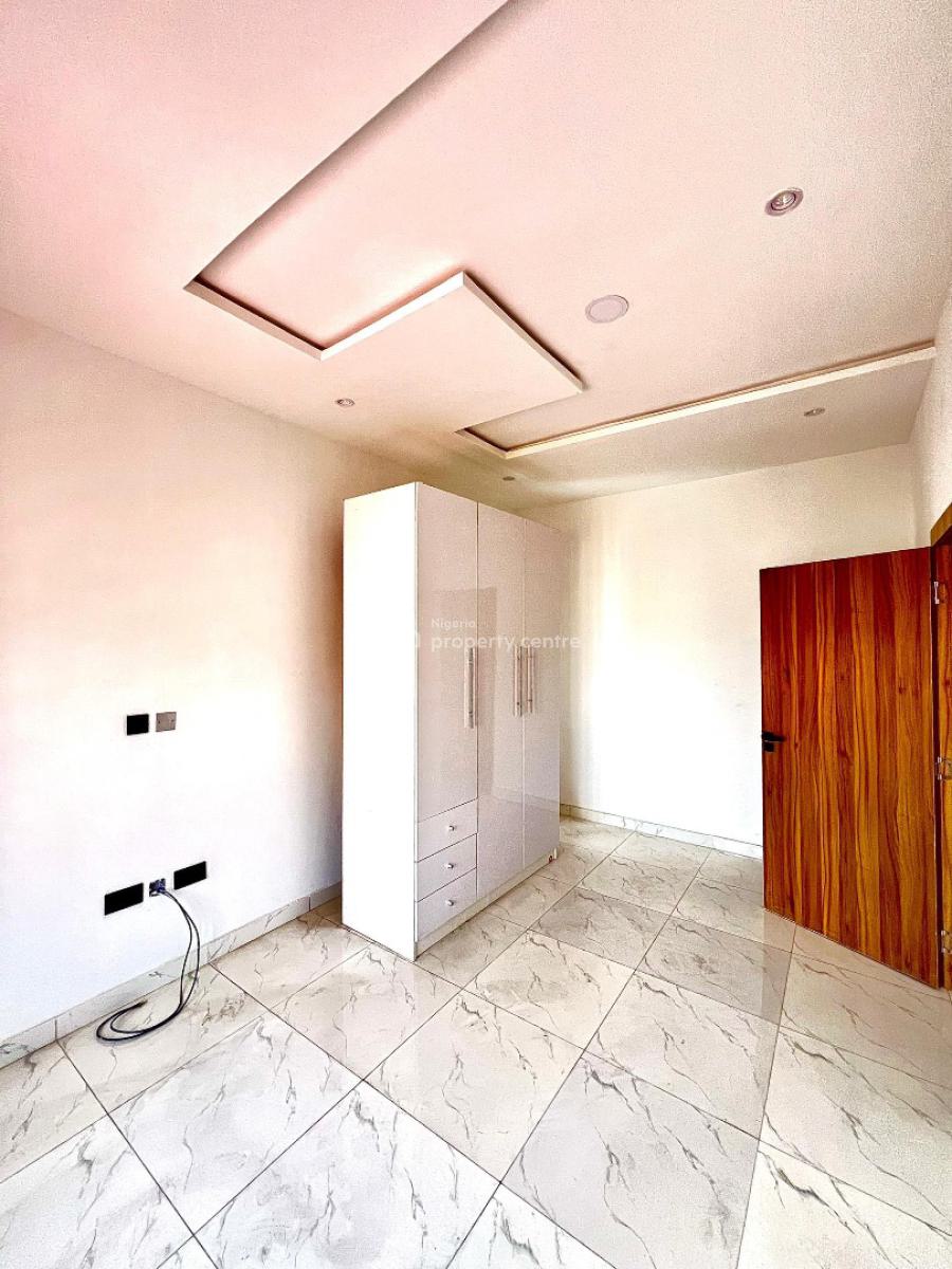 Lovely  2 Bedroom Apartment with Rooftop Lounge, Lekki Phase 1, Lekki, Lagos, Flat / Apartment for Sale