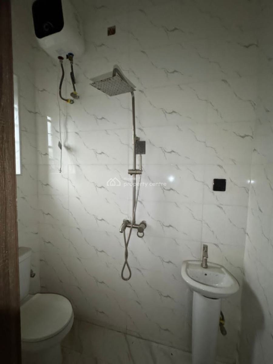 Luxury Spacious Bedroom Downstairs in a Shared Apartment, Orchid, Lekki, Lagos, Self Contain (single Rooms) for Rent