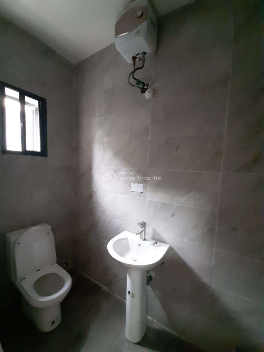 Tastefully Furnished and Serviced 2 Bedrooms En-suite Flat with Fully Fitted Kitchen, Platinum Way, Jakande First Gate, Before Chevron Drive, Jakande, Lekki, Lagos, Flat / Apartment for Rent