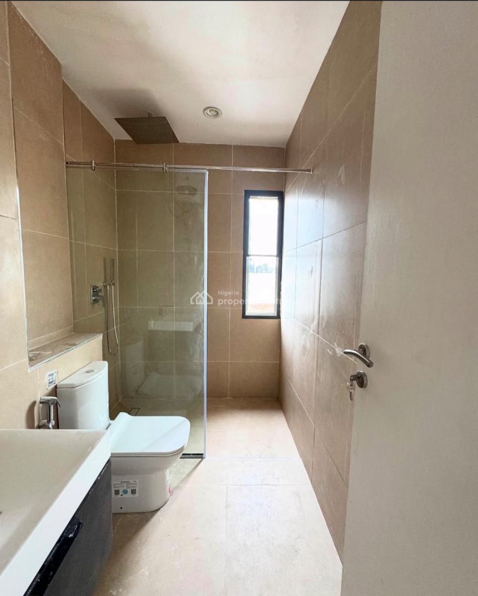 Well Built 3 Bedroom Apartment, Lekki Phase 1, Lekki, Lagos, Flat / Apartment for Sale