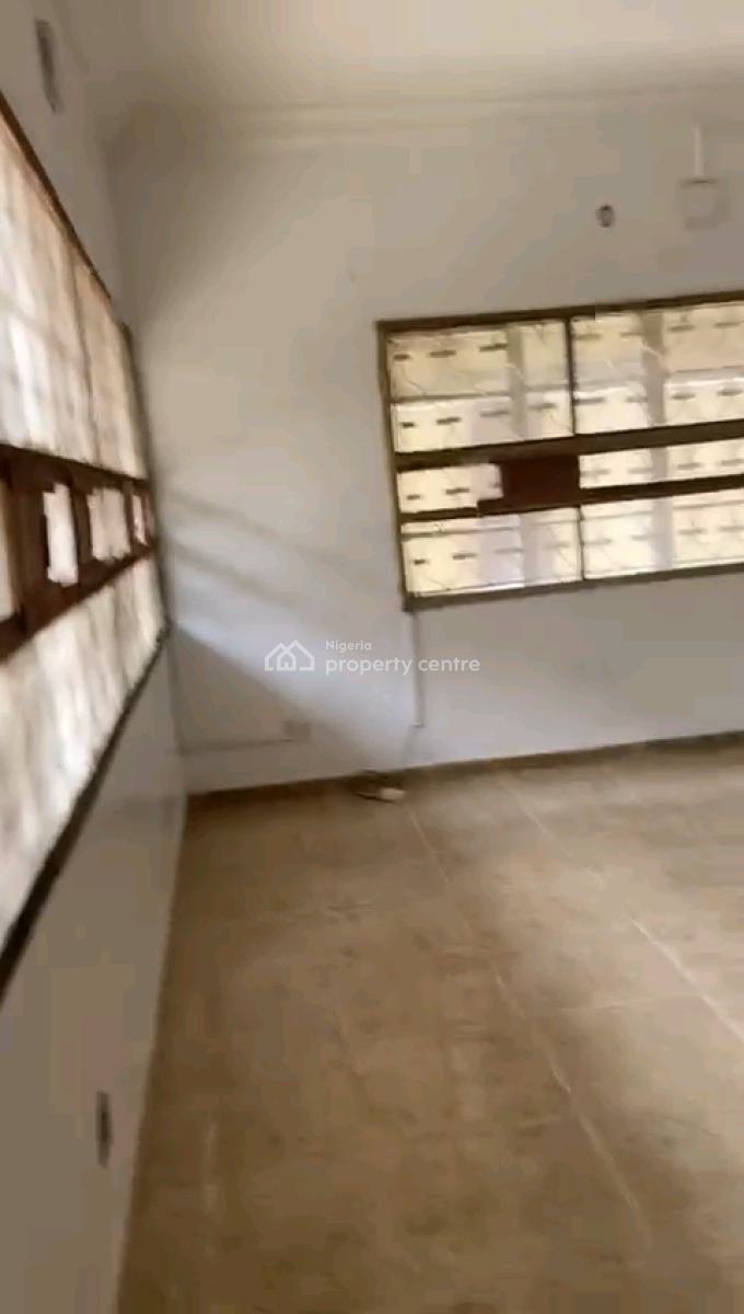 Decent and Well Maintained Spacious 2-bedroom Ground Flat with 2 Toilet, Anthony, Maryland, Lagos, Flat / Apartment for Rent