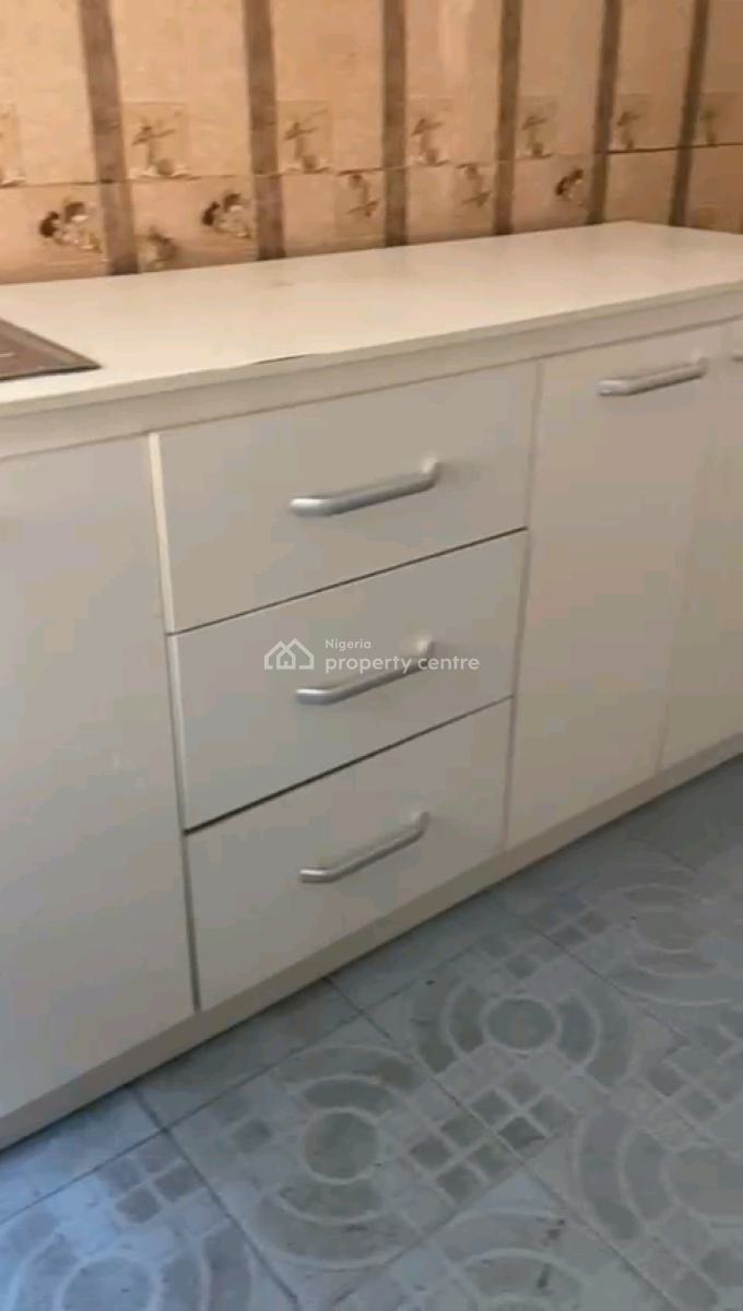 Decent and Well Maintained Spacious 2-bedroom Ground Flat with 2 Toilet, Anthony, Maryland, Lagos, Flat / Apartment for Rent