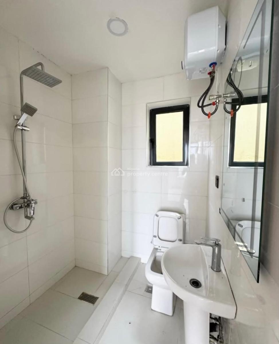 Serviced with 24/7 Power Supply 3 Bedroom En-suite Maisonette with Fit, Lekki Phase 1, Lekki, Lagos, Flat / Apartment for Rent