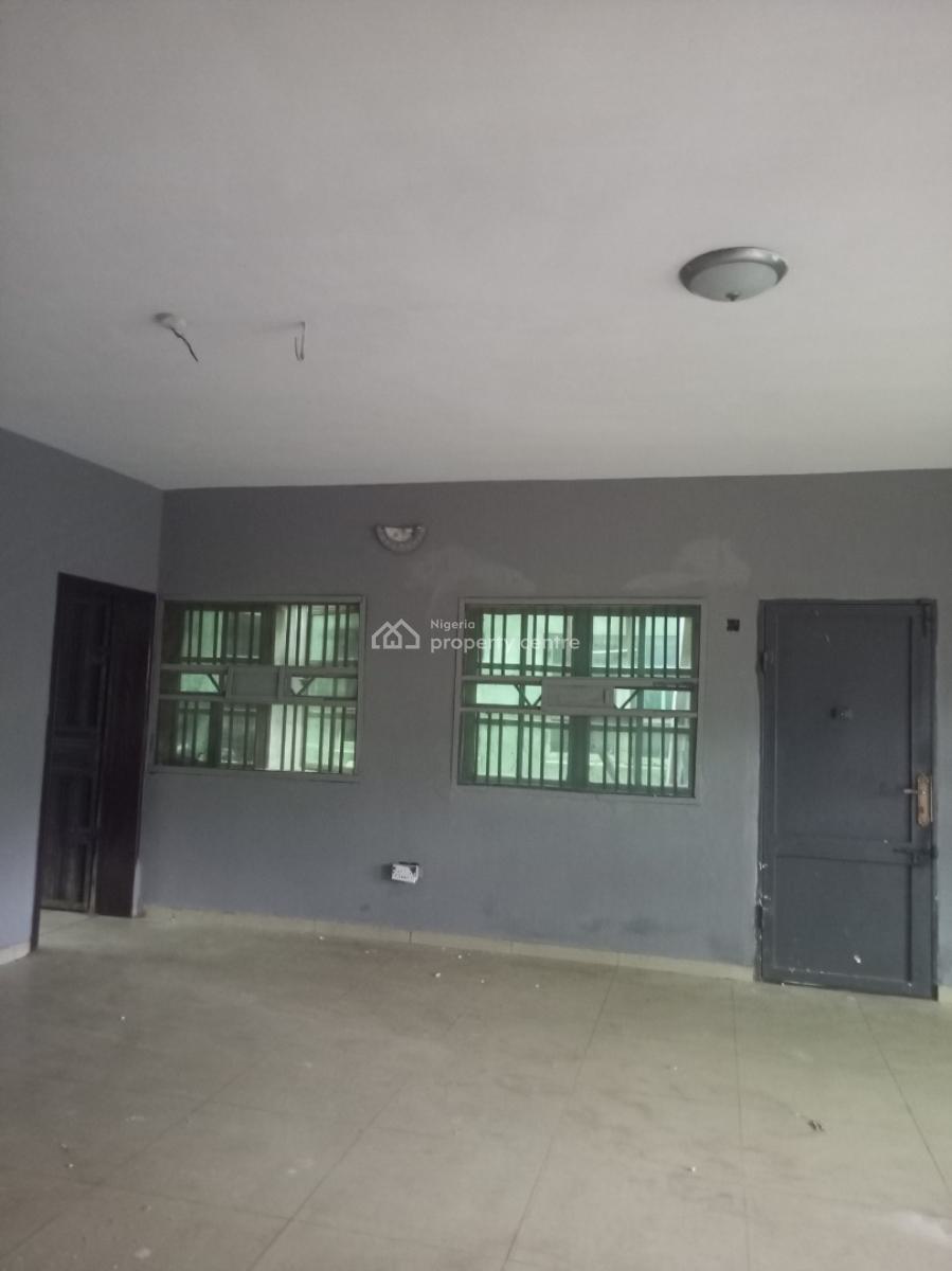 Clean 3 Bedroom, Bucknor Estate Jakande Axis, Isolo, Lagos, Flat / Apartment for Rent