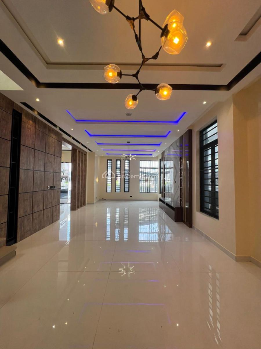 Exquiste 5 Bdrm Duplex in a Good Area, Lekki, Lagos, Detached Duplex for Sale