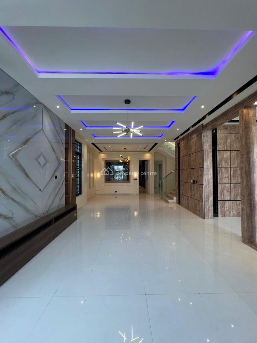 Exquiste 5 Bdrm Duplex in a Good Area, Lekki, Lagos, Detached Duplex for Sale